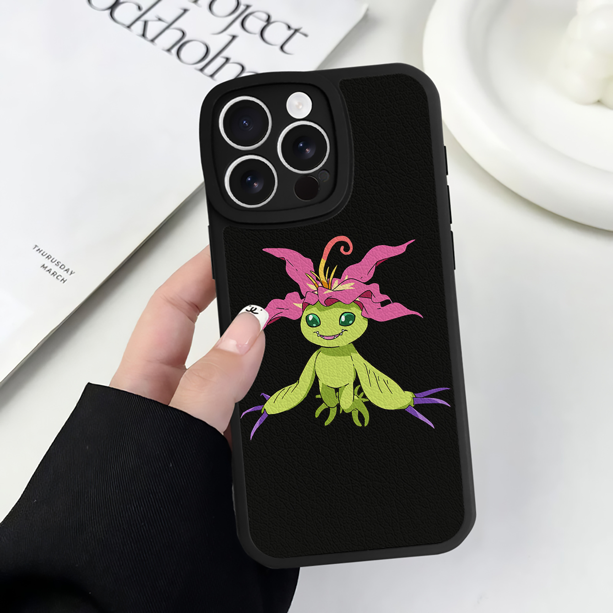 （画像用） Digimon デジタルモンスター/デジモン 【iPhone 16シリーズ対応】シリコンスマホケース（レザー調） 材質：シリコン